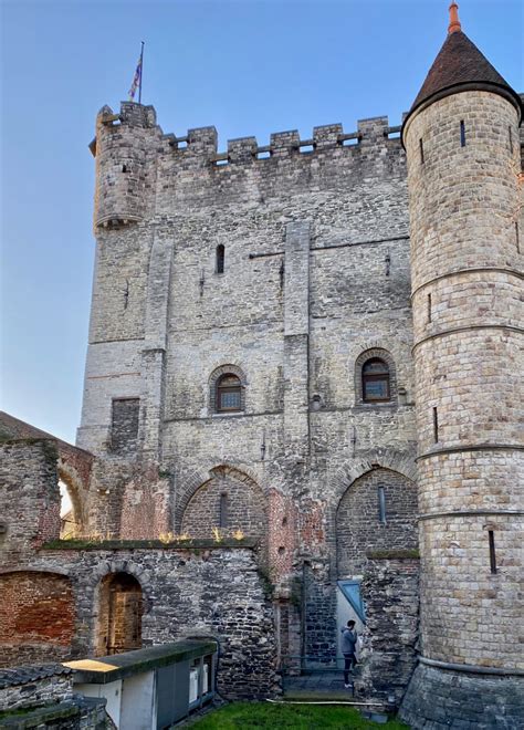 Le Château Des Comtes à Gand Mais Quelle Histoire Plus Au Nord