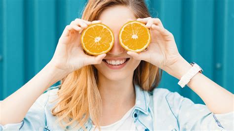 9 Early Signs And Symptoms Of Vitamin C Deficiency In Your Body