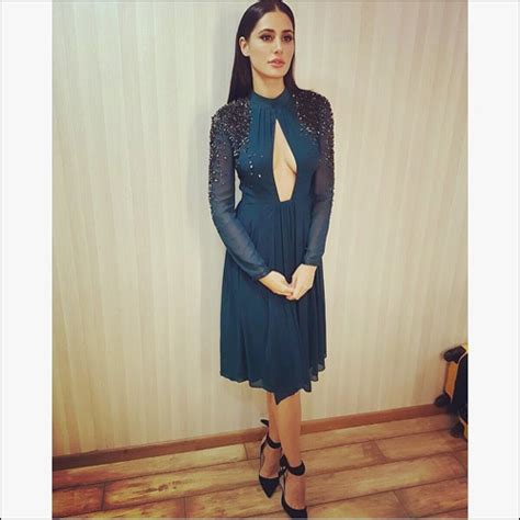 nargis fakhri asked to pin up her dress in a tv show bollywood news bollywood hungama