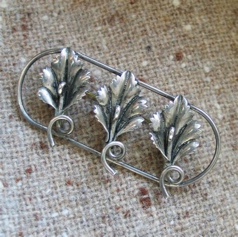 Vintage 1940s Sterling Silver Pin Flower Brooch Gem