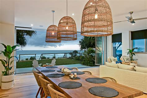 Beachfront Bliss - Absolute Beachfront Luxury Palm Beach - Linen