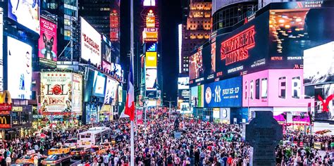 America new york (usa eastern time). 5 Tips for Spending New Year's Eve in Times Square