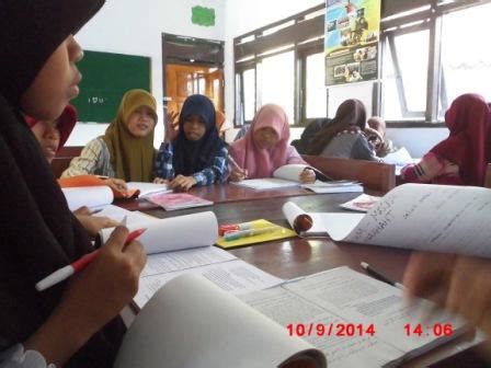 Istilah model pengajaran mengarah pada suatu pendekatan pembelajaran tertentu termasuk tujuannya, sintaksnya, lingkungannya, dan s i stem pengelolaannya. Aplikasi Teori Konstruktivisme Dalam Pengajaran Dan ...