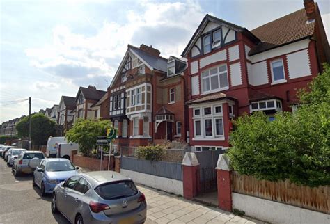 Difference between leasehold vs freehold. Freehold and Leasehold explained, and the obligations of ...