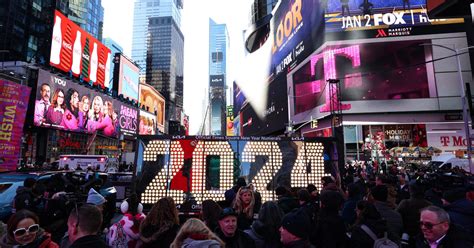 Your 2024 Guide To Nyc New Years Eve Ball Drop Countdown In Times Square