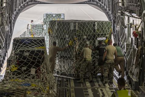 Asian Defence News Aus Air Force C 17 Globemaster Iii Delivers A Load