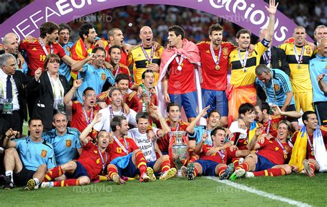 Die uefa spricht von der bis dato umweltfreundlichsten endrunde. Fussball International Europameisterschaft 2012, Finale ...