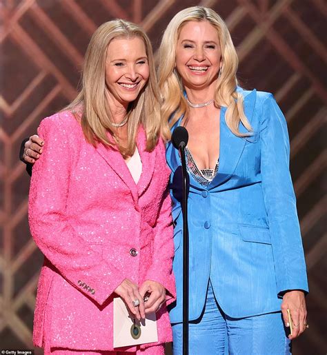 what happened to romy and michele cast lisa kudrow and mira sorvino reunite at the sag awards