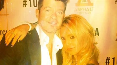 Robin Thicke Bum Grab Girl Says She Knew He Was Touching Her Butt Mirror Online