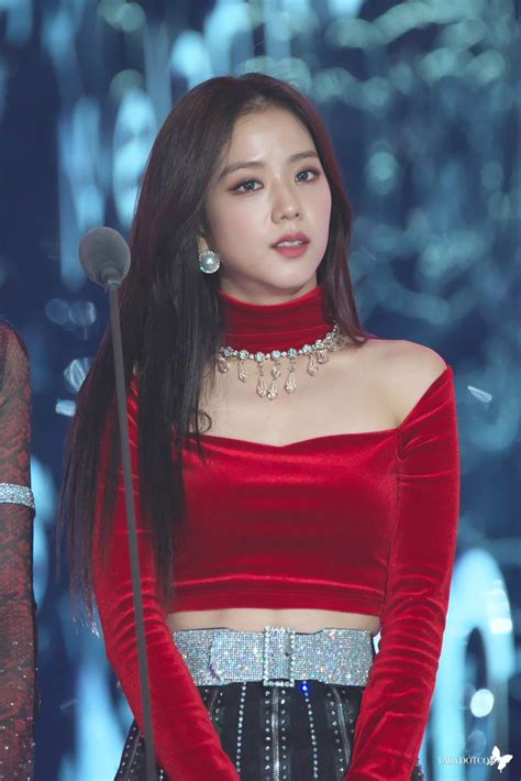 Jisoo just has such a cool vibe about fashion. JISOO AT MELON MUSIC AWARDS 2018 | Kim Jisoo World