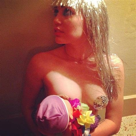 Miley Cyrus Topless Photos Thefappening