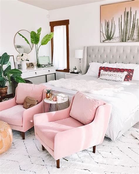 Apartment Therapy в Instagram This Bedroom Serves The Perfect Pop Of