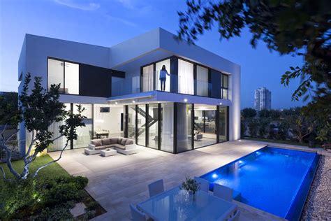 The whole its look is quite minimalist and its shape is very simple. Simple Modern House with an Amazing Floating Stairs ...