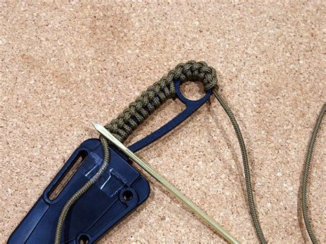 A paracord braid you can easily make with or without the help of a paracord jig. paracord wrap,425 TACTICAL CORD,TOP BRAID, IZULA
