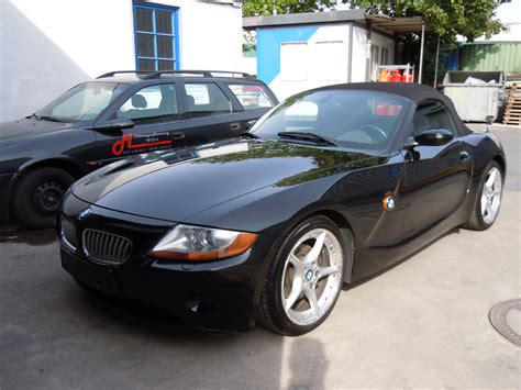 The first generation of the bmw z4 consists of the bmw e85 (roadster version) and bmw e86 (coupe version) sports cars. BMW Z4 schwarz - Fahrzeugaufbereitung Willich