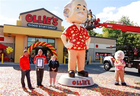 The Worlds Largest Bobblehead Unveiled At A Bargain Store In