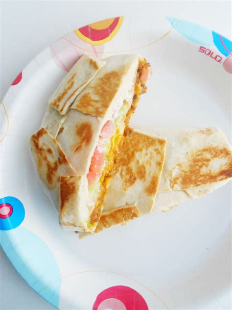 Drizzle cheese sauce over each, then place a tostada shell. Homemade Crunchwrap Supreme - Confessions of a Confectionista