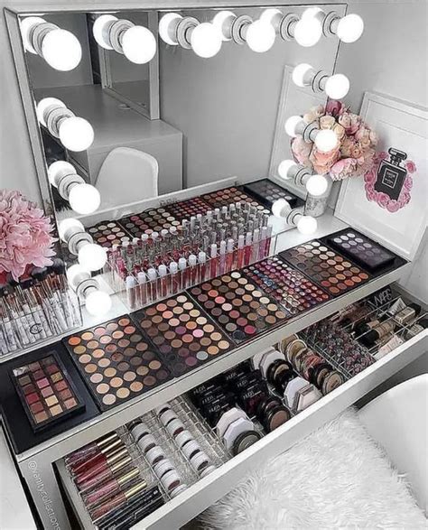 √26 beautiful makeup room ideas organizer and decorating page 9 en 2020 diseño de tocador