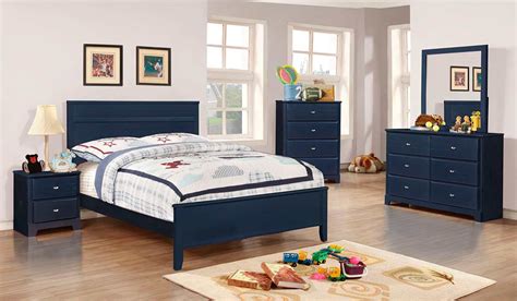 Pair navy with hues adjacent to it on the color wheel—purple and turquoise—for this navy blue bedroom idea. Blue Bedroom Furniture | royal blue bedroom group 179 royal