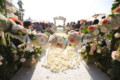 Maybe you would like to learn more about one of these? Ways to Honor Deceased Loved Ones at Your Wedding - Inside Weddings