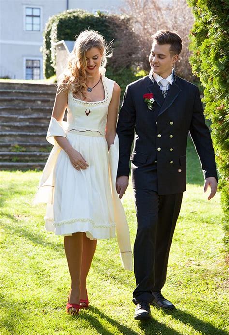 Viele tragen tracht auf dem oktoberfest, manche auch zu anderen festen. Hochzeitstrachten | Dirndl mädchen, Hochzeitstracht, Hochzeit