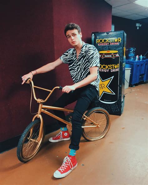Why don't we group consists of jonah marais, zach herron, corbyn besson, jack avery and daniel seavey. Jonah Marais Wiki: Inside The Life Of The 'Why Don't We ...