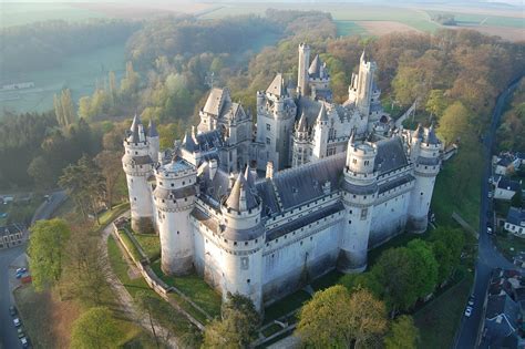 Consulado recebe todas as semanas pedidos de ajuda de portugueses. Castelos na França: os mais próximos de Paris para incluir ...