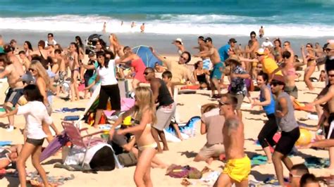 bondi beach gets flipped towel surfing flip video flash mob youtube