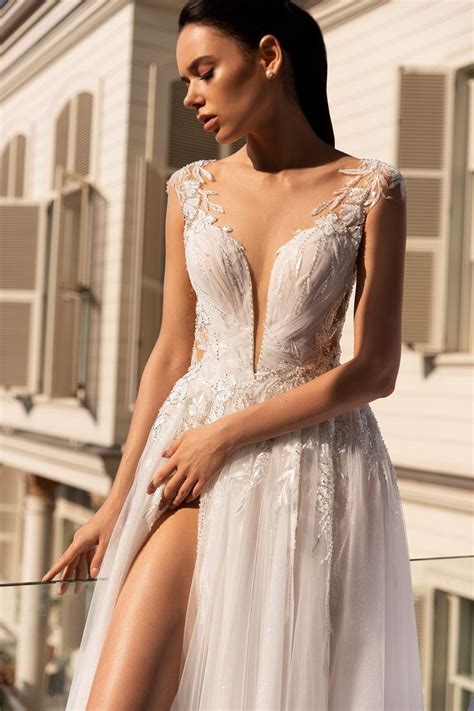 V Neckline Wedding Dress Inspiranta Wedding Dress By Ida