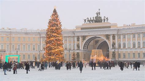 Петербуржцы узнали когда на Дворцовой площади впервые установили елку Телеканал Санкт Петербург