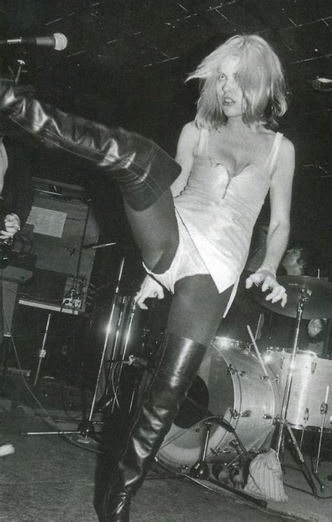 Hottest Photographs Of Debbie Harry On Stage From The Mid S Vintage Everyday Debbie
