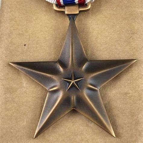 Original Wwii Us Complete Box Full Of 100 Bronze Stars 1944