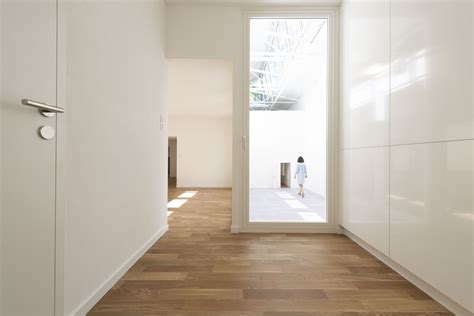 240, comme 240 cm, une hauteur standard des normes de construction, qui rappelle l'anonymat des intérieurs contemporains. Gallery of "Svizzera 240: House Tour": The Swiss Pavilion ...