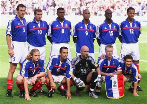 Italy euro 2000 totti del piero retro soccer jersey vintage football shirt. Les maillots de foot des vainqueurs de l'Euro