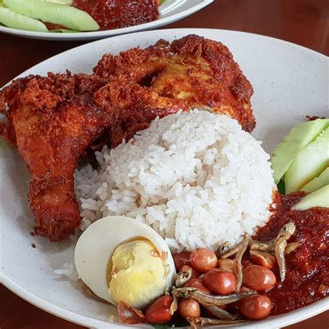 Petaling jaya, a major township right outside kuala lumpur, has some of the best eateries in town. Petaling Jaya Malaysian breakfast at the one and only ...
