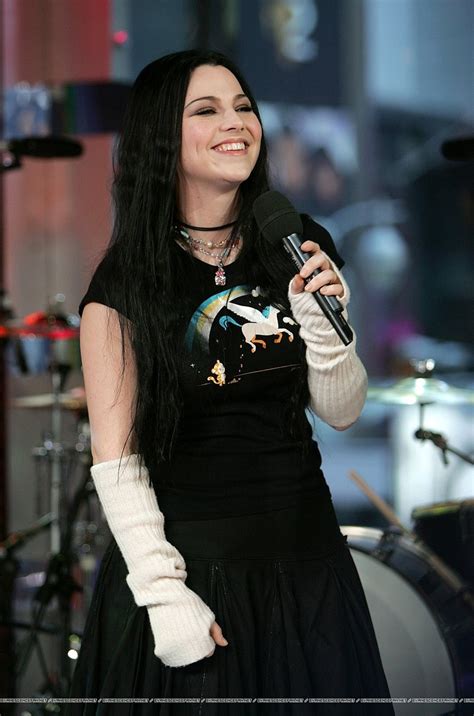 Amy Lee On Mtvs Trl Evanescence Photo 349382 Fanpop