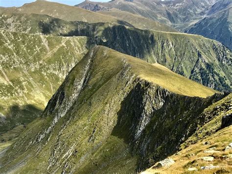 Altitudinea sa este 2544 metri. OBIECTIV INDEPLINIT: AM CUCERIT EVERESTUL ROMANIEI. PE ...
