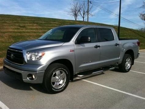 Purchase Used Toyota Tundra 2010 Crewmax 4x4 6 Spd 57l V8 Sr5 And Trd