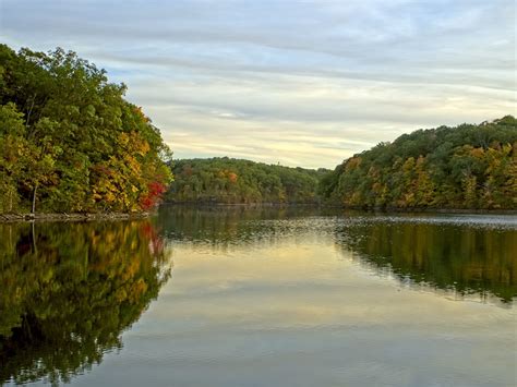 Download Wallpaper 1400x1050 Trees Lake Reflection Sky Landscape