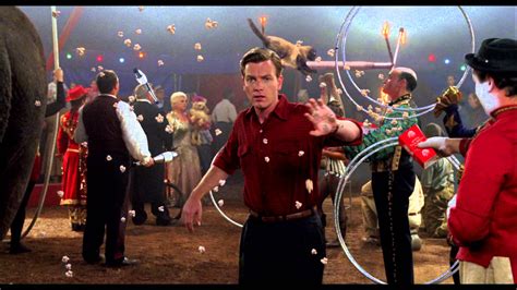 Big fish is a 2003 film about a man who goes home to be with his family as his ailing father passes away. Big Fish Movie Review | Movie Reviews Simbasible
