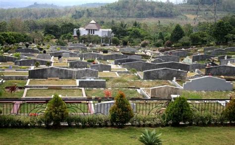 Orang Kaya Buru Pemakaman Modern Di Semarang