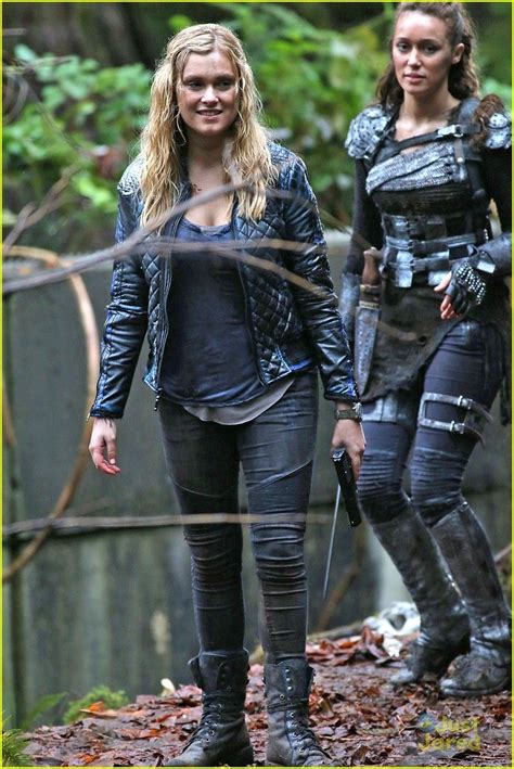 Eliza Taylor And Alycia Debnam Carey Get In A Laugh Or Two While