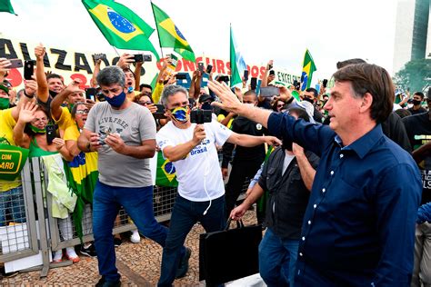 Brazils Bolsonaro Greets Pro Government Crowds Without A Mask
