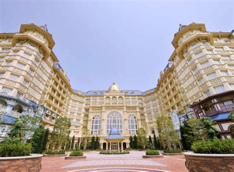 Beautiful Luxurious Disney Hotel Review Of Tokyo Disneyland Hotel