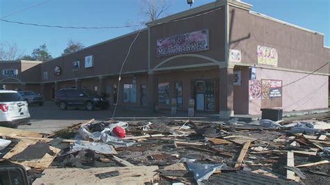 Algiers businesses cleanup after tornado devastates General Meyer