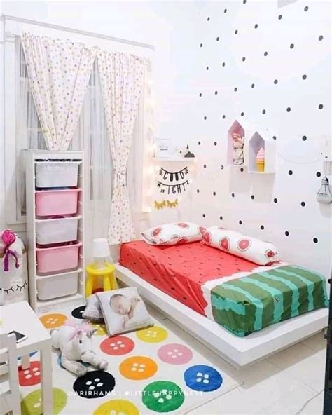 Almari pakaian boleh menjadi satu, tetapi dengan pemisahan mandatori rak untuk pakaian dan pakaian. 10 Ide dekorasi kamar tidur anak tipe lesehan, punya ...