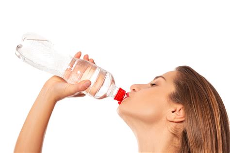 Woman Drinking Water From A Plastic Bottle Creative Commons Bilder