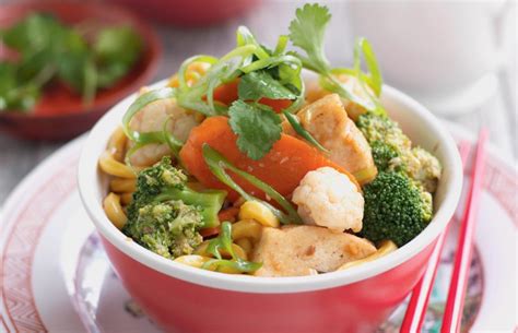 Healthy, organic, and fresh foods. Chinese vegetarian chow mein - Healthy Food Guide