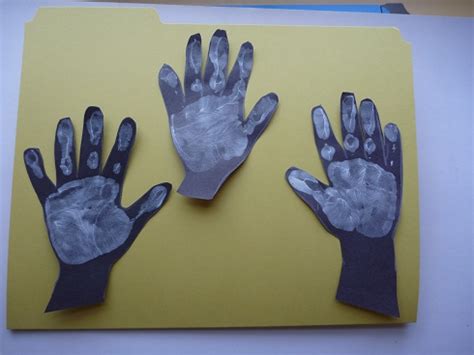 A great addition to a human body unit or halloween work. The Homeschool Den: The Human Body (Preschool Unit ...