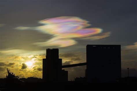 Rare Polar Stratospheric Clouds Over Uk Metabunk